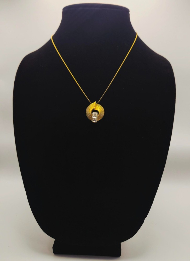 Vtg Gold-tone necklace ring pendant with trio of baguette-cut rhinestones