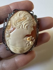 Vintage Genuine carved shell cameo brooch With filigree border *READ*