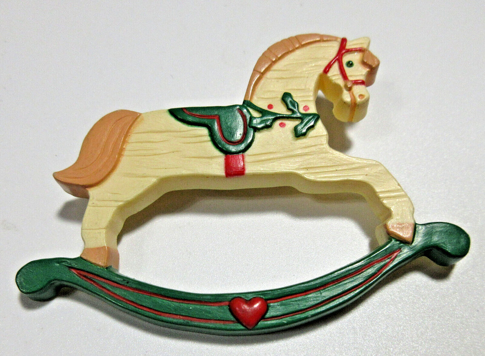 VTG 1980S SIGNED 1989 HALLMARK CARD CHRISTMAS ROCKING HORSE Red Green Brooch Pin