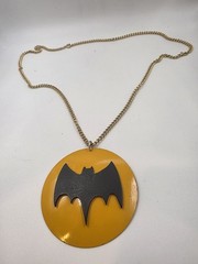 Vintage Batman Batsignal Pendant Necklace Gold Tone Chain DC Comics