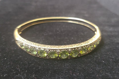 Lovely 9KT Solid Yellow Gold with Peridot Bangle Bracelet – English