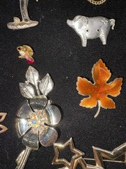 Lot Of 33 Vintage Costume Broaches Brooches Pins Estate Sale Finds Jewelry
