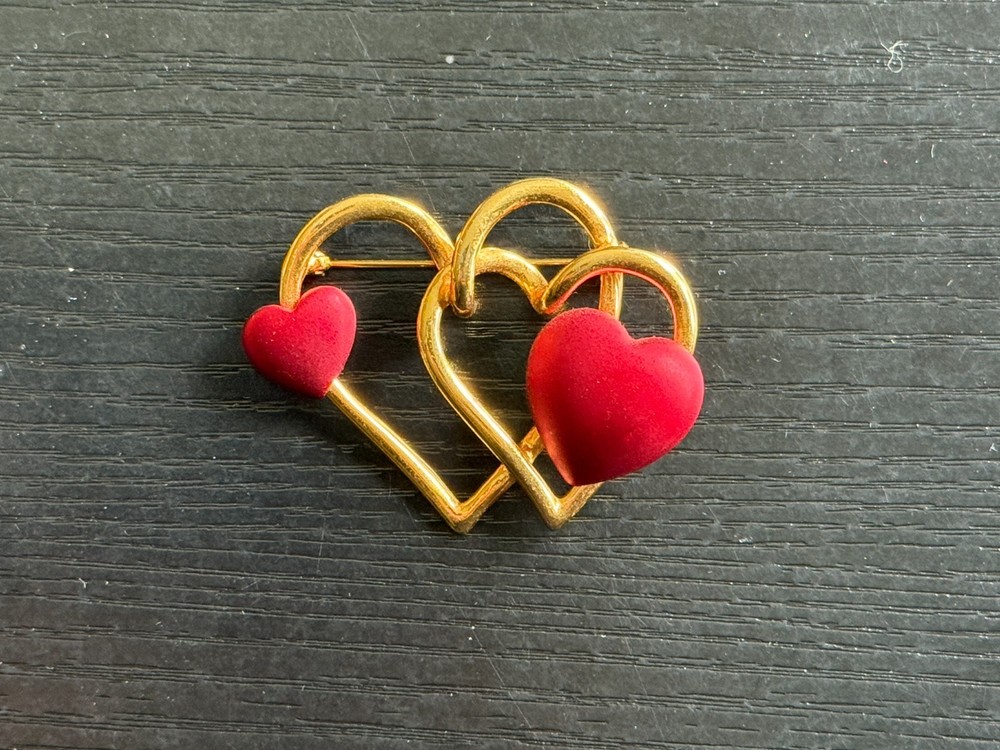 Vintage Valentine’s Day 1980’s Gold Tone Puffed Heart Openwork Brooch – ME1989
