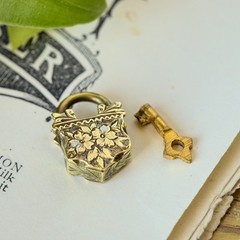 TINY ANTIQUE VICTORIAN ENGLISH 9K GOLD ORNATE PADLOCK CLASP PENDANT CHARM c1860