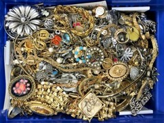 20 HUGE POUNDS Jewelry Lot Vintage Mod Junk Craft Good Wear Resell MIXED TANGLED