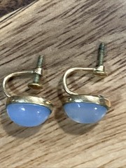 VINTAGE DECO gold Filled W / OVAL BLUE MOONSTONE CABOCHONS SCREWBACK EARRINGS