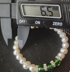 CULTURED WHITE PEARL BRACELET WITH 3 FACETED GREEN CRYSTALS (One Size Fits Most)