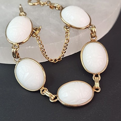 Vintage Scarab Bracelet White Milk Glass Egyptian Revival Oval Gold Tone 6.5″