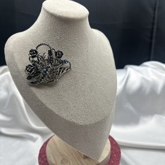Vtg Thelma Deutsch Basket full of flowers brooch. See pics.