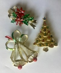 Christmas Pin Lot Signed GERRYS Gold Tone Tree Bells Poinsettia & Bow Vintage