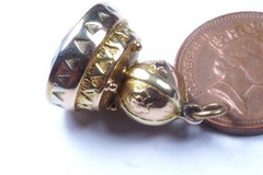 ANTIQUE REGENCY ENGLISH 15K THREE COLOUR GOLD AMETHYST SEAL FOB CHARM c1820