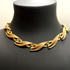 Vintage Crown Trifari Brushed Gold Tone Link Design Leaf Adjustable Necklace 14″