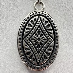 Vintage 90s Silver-Tone Geometric Oval Pendant Necklace Boho Etched Jewelry