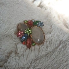 Exquisite Opaline Glass Cabochon Flower Daisy Forget Me Not Gold tone Brooch