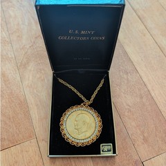 Eisenhower Dollar 1972 Gold Plated Pendant Necklace Vintage Chain
