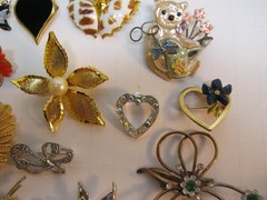 Lot Of 21 Vintage Multicolor Brooches/pins And A Vintage Cora Pin In This Lot.