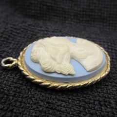 Vintage Cameo Pendant Lady On Blue Background Resin Gold Tone Frame