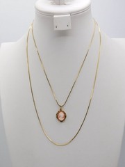 J711-VINTAGE NECKLACE~GOLD TONE/DOUBLE STAND CHAIN~CAMEO PENDANT~18″