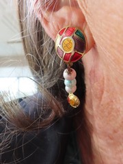 Vintage Edgar Berebi Gold Tone Enamel Faux Pearl Dangle Pierced Earrings
