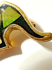 Vintage Australian Opal Kangaroo Brooch Gold Tone Black Enamel Souvenir Pin 1.5″