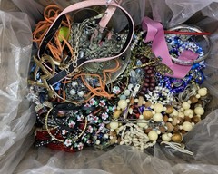 14+ Lb Lot Vintage-Now Costume Junk Jewelry Parts Scrap Beads Earrings Crafts