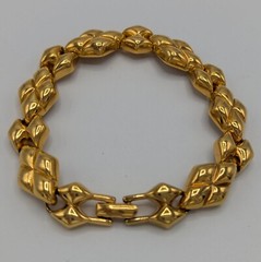 Monet Puffed Quilted Diamond Shape Bracelet Gold Plated 7.5″