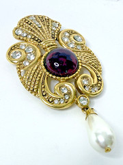 Jeff Lieb Signed Vintage Brooch Gold Tone Rhinestone Purple Cab with Pearl Drop