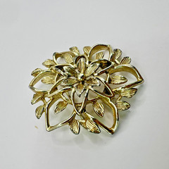 Vintage Sarah Coventry Gold Tone Flower Brooch Signed Mid Century Open Floral