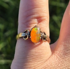 Antique 18K Yellow Gold Orange Fire Ethiopian Opal Ring Old Estate Jewelry