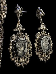 Vintage Intaglio Pendant Pin & Earring Set Silver Tone Carved Hematite Like W8
