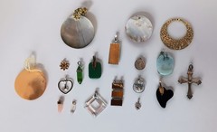 LOT OF 19 VINTAGE TO NOW PENDANTS VARIOUS SIZES HAND MADE GLASS CRYSTAL METALS