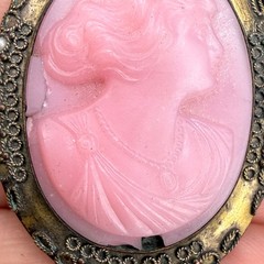 Vintage Cameo Brooch Gold Tone Pink READ