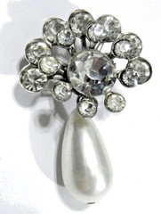 VTG UNUSUAL SILVER TONE CLEAR RHINESTONE OFF WHITE TEARDROP CHARM BROOCH PIN