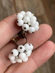 Vtg JAPAN White Milk Glass Round Beaded 7/8” Cluster Screw Back Earrings Floral