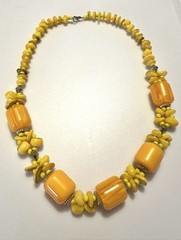Vintage Yellow Orange Chunky Acrylic Resin Statement Necklace Butterscotch Bead