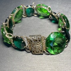 Vintage Bracelet Estate Jewelry Pre-owned Green Czech Art Glass Filigree Clasp