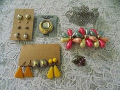 LARGE VINTAGE LOT MEN’S WOMEN’S ACCESSORIES & JEWELRY BOLO TIES EARRINGS++