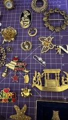 Vintage Costume Gold tone Mix Metals 28 Pieces Brooch Lot