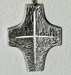 VTG Signed GUY VIDAL Modernist Brutalist Plated Pewter Cross Pendant/Necklace