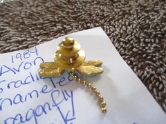 Avon Dragonfly Green / Blue Wings Dangle Bead Chain Body Lapel Pin – 1984