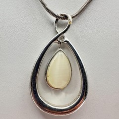 Vintage 90s Teardrop Pendant Necklace Silver Tone Snake Chain Women’s Jewelry
