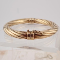 Vintage Veronese V Twisted 6mm Hinged Gold Over Sterling 6 3/4″ Bangle Bracelet