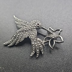 Avon Hummingbird Brooch Silvertone Metal Pin Marcasites Vtg 2.5″ Bird