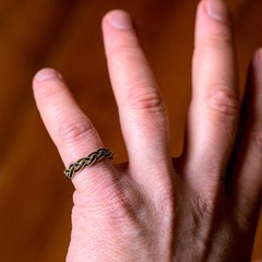 ANTIQUE VICTORIAN ENGLISH GRAND TOUR 9K GOLD WOVEN WEAVE BAND RING c1870