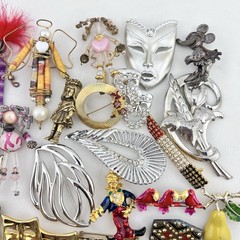 Vintage Figural Brooch Pin Lot of 32 Clown Mask Fairy Lipstick Dog Estate