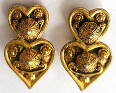 VINTAGE STUNNING GOLD TONE HEARTS BAROQUE STYLE CLIP ON EARRINGS