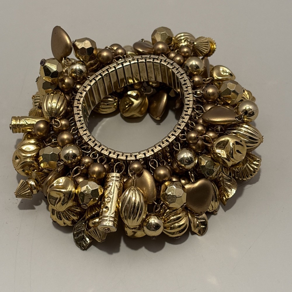VTG Cha Cha charm/bead cluster expansion bracelet. Dangle silvertone beads. J-37
