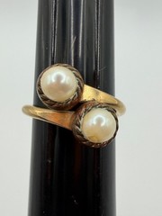 VINTAGE GOLD TONE BYPASS RING ASYMMETRICAL FAUX PEARL ROPING SIZE 5.75