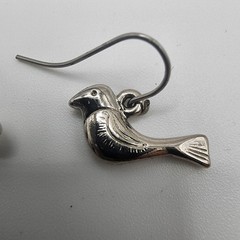 Women’s Silver Toned TRIFARI Earrings Dangle Bird Dove Sparrow Pigeon Vintage