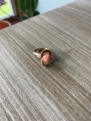 Avon vintage gold toned ring showcasing a single faux coral-colored bead.